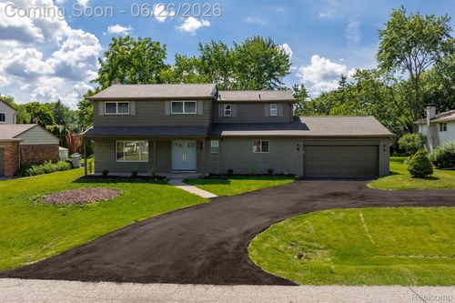 6780 Lee Crest Dr, West Bloomfield, MI, 48322-3745 | Card Image