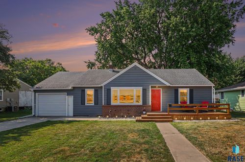 409 W Dodge St Street, Luverne, MN, 56156 | Card Image