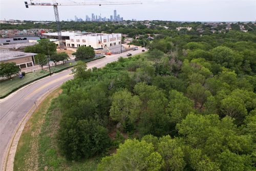 2827 Metcalfe Rd, Austin, TX, 78741 | Card Image