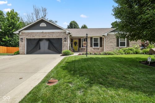 1223 Stave Oak Ct, Beech Grove, IN, 46107-1972 | Card Image
