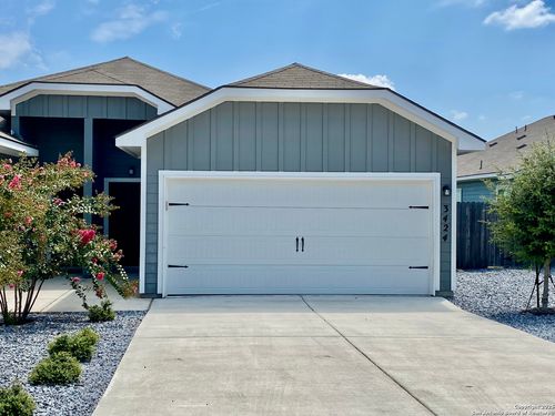 3424 Scott Cir, Seguin, TX, 78155-3083 | Card Image