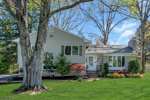 42 Crest Dr, Basking Ridge, NJ, 07920-2801 | Card Image
