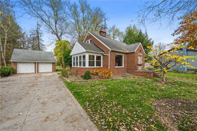 11401 Chippewa Road, House other with 4 bedrooms, 2 bathrooms and null parking in Brecksville OH | Image 2