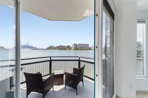 600 Harbor Blvd, Weehawken, NJ, 07086-6746 | Card Image