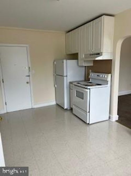 a-405 W Broad St, GIBBSTOWN, NJ, 08027-1369 | Card Image