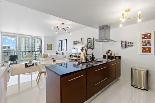4009-495 Brickell Ave, Miami, FL, 33131-2861 | Card Image
