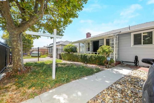 559 Almanza Dr, Oakland, CA, 94603-3505 | Card Image