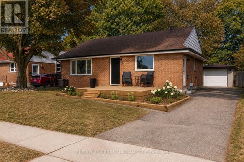 36 Edgewood Dr, Kitchener, ON, N2M2A1 | Card Image