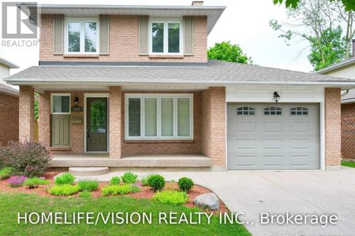 229 Village Wood Rd, Oakville, ON, L6L5S6 | Card Image