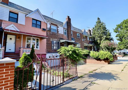 20 26th St, Astoria, NY, 11105-2916 | Card Image