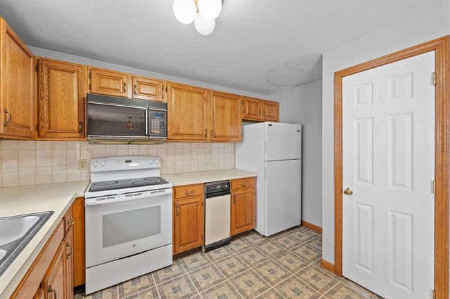 11 - 11 Highcrest Park, Condo with 2 bedrooms, 2 bathrooms and 2 parking in Webster MA | Image 13