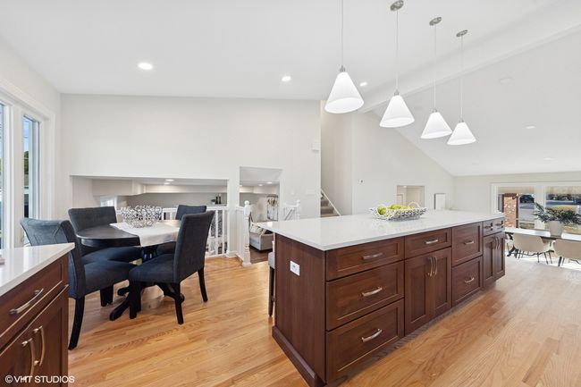 940 S Cedar Ave, House other with 4 bedrooms, 3 bathrooms and 2 parking in Elmhurst IL | Image 6