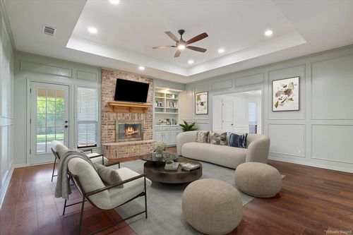 9402 Oak Hill Dr, Woodway, TX, 76712-7721 | Card Image