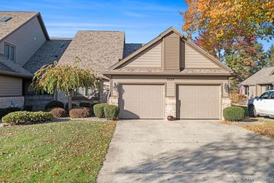 9359 Varodell Drive, Condo with 2 bedrooms, 3 bathrooms and null parking in Davison Twp MI | Image 1