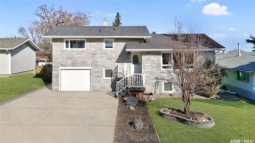 611 6th Ave Nw, Swift Current, SK, S9H0Y5 | Card Image