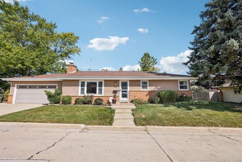 8526 W Hayes Place, WEST ALLIS, WI, 53227 | Card Image