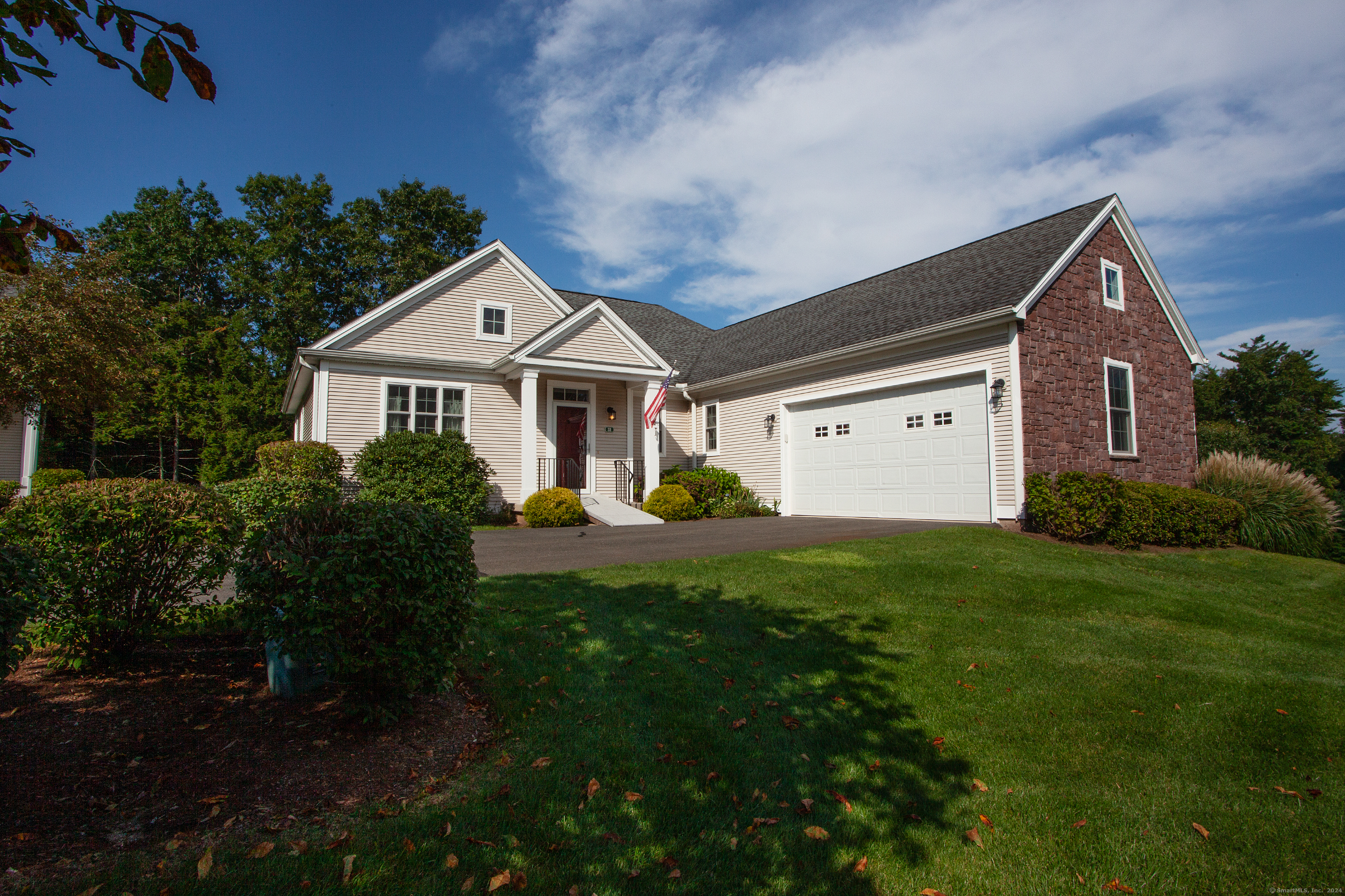 Bantry Rd, Simsbury, CT 06070