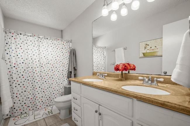 Full guest bathroom | Image 23