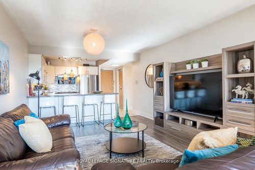 404-30 Fashion Roseway N/A, North York, ON, M2N6B4 | Card Image