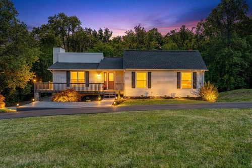 5359 Sundance Rd, Salem, VA, 24153-5804 | Card Image