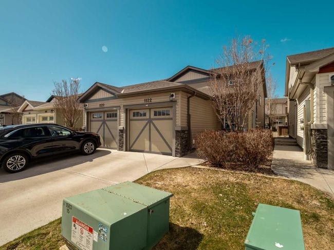 1122 Keystone Rd W, Home with 2 bedrooms, 2 bathrooms and 2 parking in Lethbridge AB | Image 2