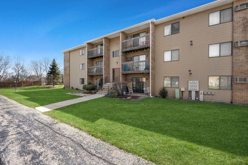 apt-224-645 Virginia Rd, Crystal Lake, IL, 60014-3102 | Card Image