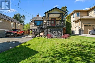 1232 Effingham St, House other with 5 bedrooms, 3 bathrooms and 5 parking in Esquimalt BC | Image 2