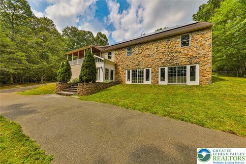 2153 Meadowlake Rd, Saylorsburg, PA, 18353-8560 | Card Image