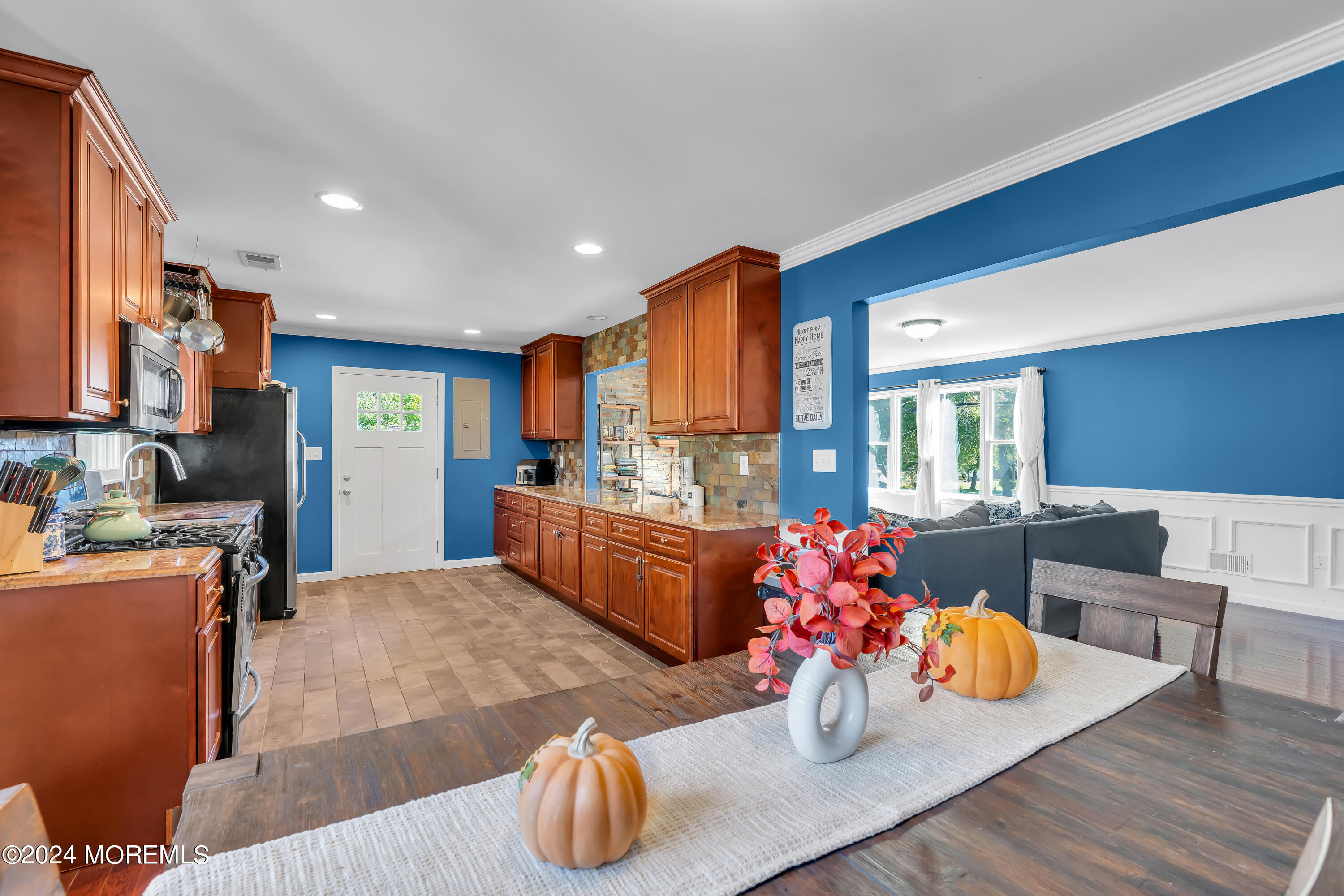 Beechwood Ave, Keansburg, NJ 07734