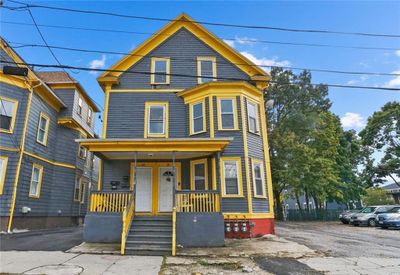 40 Norwich Avenue, Home with 9 bedrooms, 3 bathrooms and 6 parking in Providence RI | Image 1