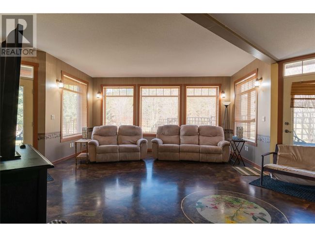 250 1 St Ave, House other with 3 bedrooms, 5 bathrooms and 3 parking in Kootenay Boundary BC | Image 50