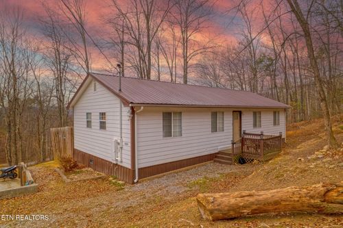 1614 Dogwood St, Sevierville, TN, 37876-9275 | Card Image