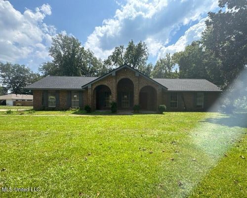 100 W Pecan Tree Ln, Vicksburg, MS, 39183-8398 | Card Image