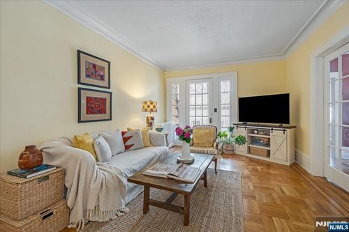 16 Forest St, Montclair, NJ, 07042-3566 | Card Image