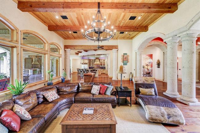 10002 Oxted Ln, House other with 4 bedrooms, 7 bathrooms and 12 parking in Spring TX | Image 14