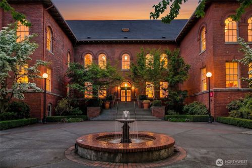 306-1401 5th Ave W, Seattle, WA, 98119-3266 | Card Image