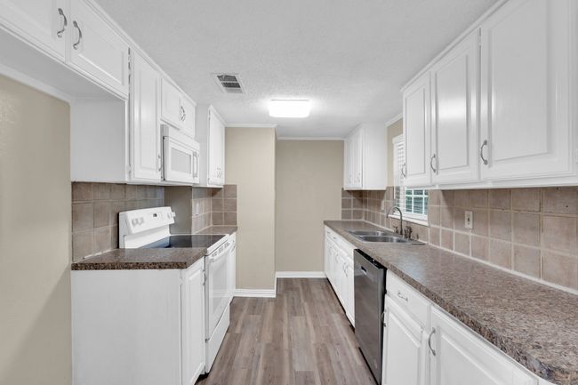 214 Hill Ln, House other with 3 bedrooms, 2 bathrooms and null parking in Red Oak TX | Image 10