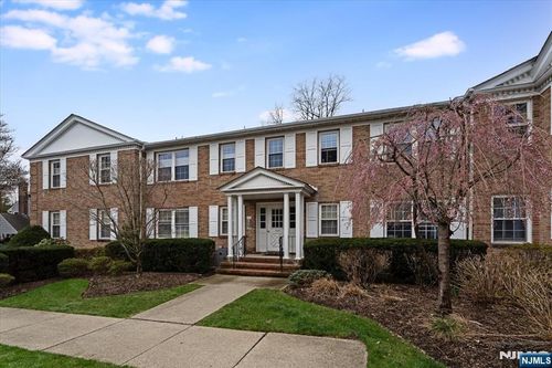 364 E Ridgewood Ave, Ridgewood, NJ, 07450-3351 | Card Image