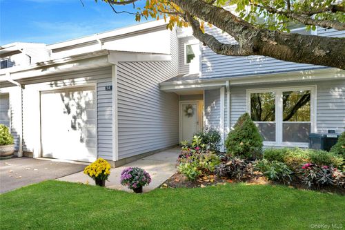 94 Hampton Vista Dr, Manorville, NY, 11949-2838 | Card Image