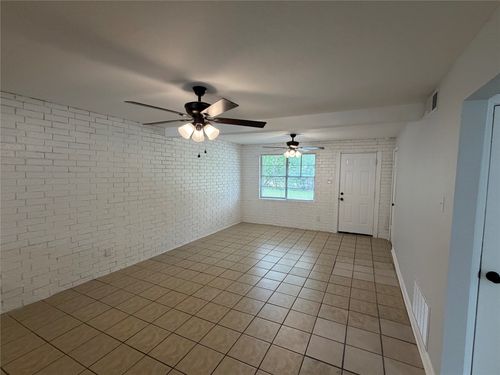 401 Branch St, Taylor, TX, 76574-2871 | Card Image