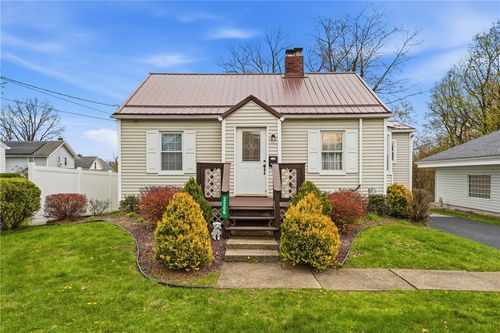 2206 Delaware Ave, New Castle, PA, 16105-2210 | Card Image