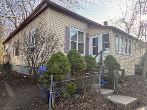 511 66th St, Kenosha, WI, 53143-5157 | Card Image