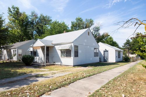 1557 N Chautauqua Ave, Wichita, KS, 67214-2453 | Card Image