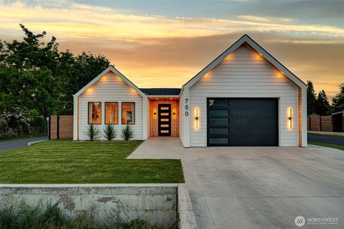 750 Washington Street, Woodland, WA, 98674 | Card Image