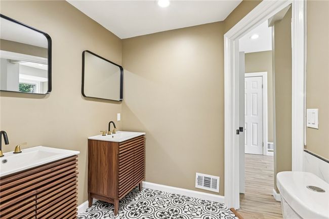 515 Peebles St, House other with 4 bedrooms, 4 bathrooms and null parking in Pittsburgh PA | Image 37