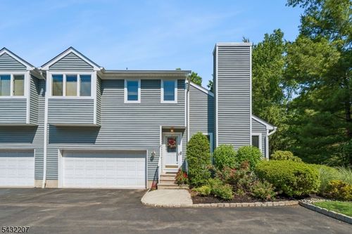32-32 Meadowview Ln, Berkeley Heights, NJ, 07922-1370 | Card Image