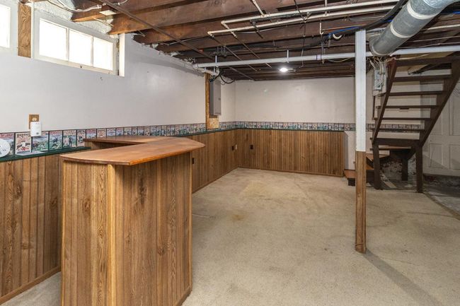 Basement Bar Area | Image 18