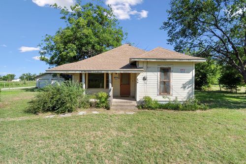 1104 E Umlang St, Thorndale, TX, 76577 | Card Image