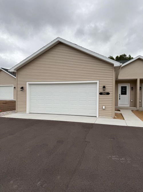 1941 Pine Ridge Dr, Manistee, MI, 49660-8958 | Card Image