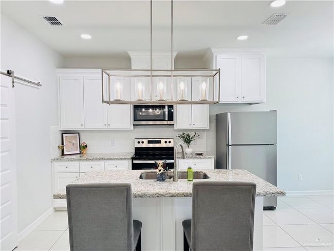 5512 N Crown Point, Townhouse with 3 bedrooms, 3 bathrooms and 2 parking in Pharr TX | Image 7